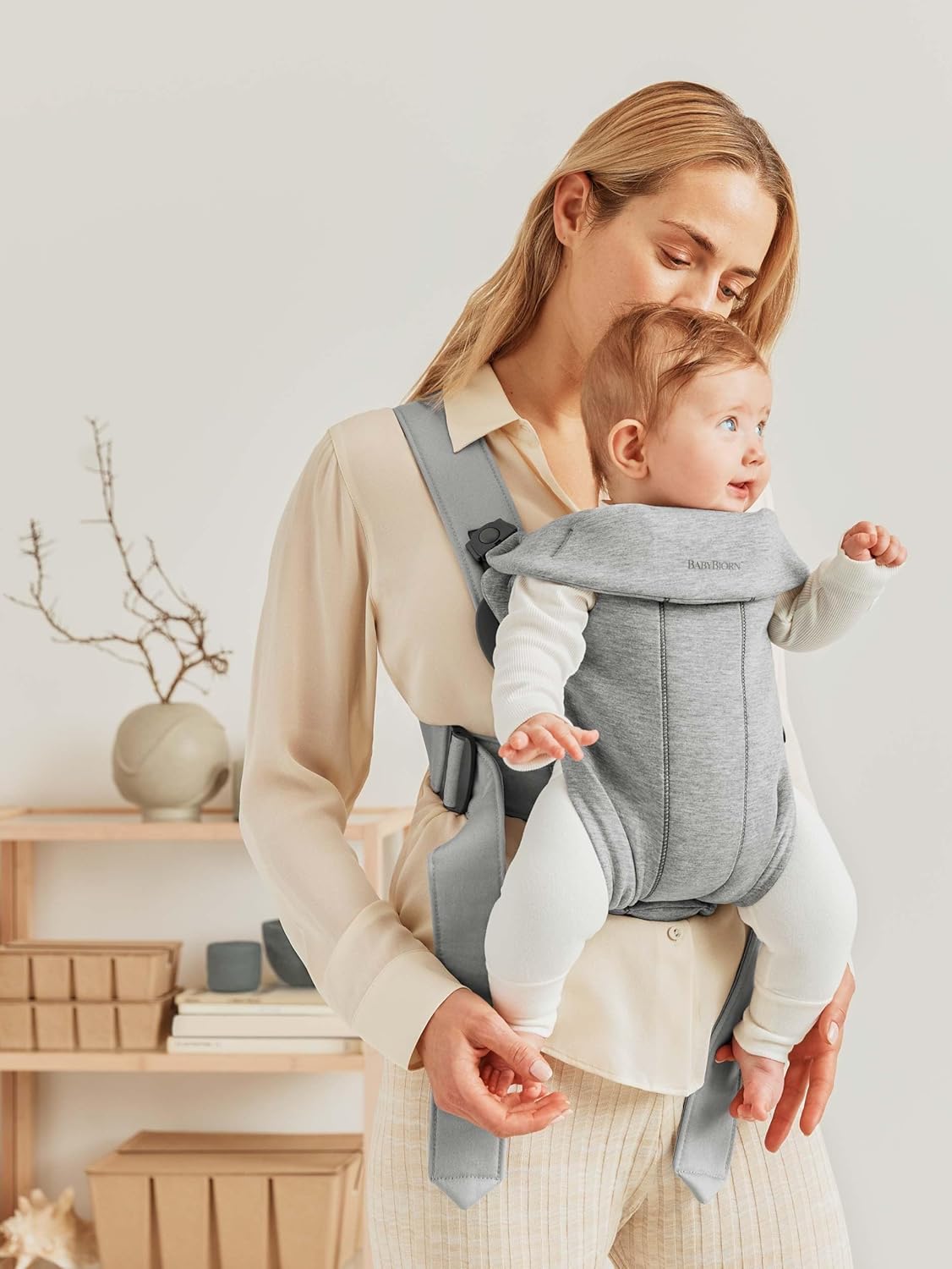 Marsupio Neonato: Meglio Marsupio o Fascia? Confronto Completo per Neomamme 3 Marsupio neonato BabyBjörn Mini ergonomico e pratico