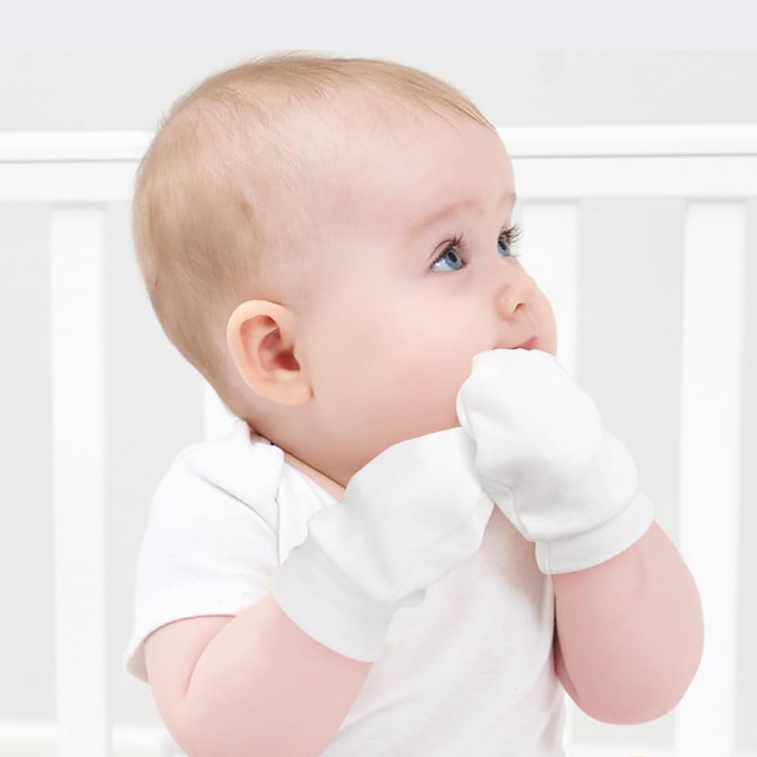 Neonato con Mani Fredde: È Normale o Serve Preoccuparsi? 3 Guantini in cotone traspirante per neonato contro mani fredde